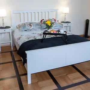 Moments Stare Style And Comfort Netflix Apartament